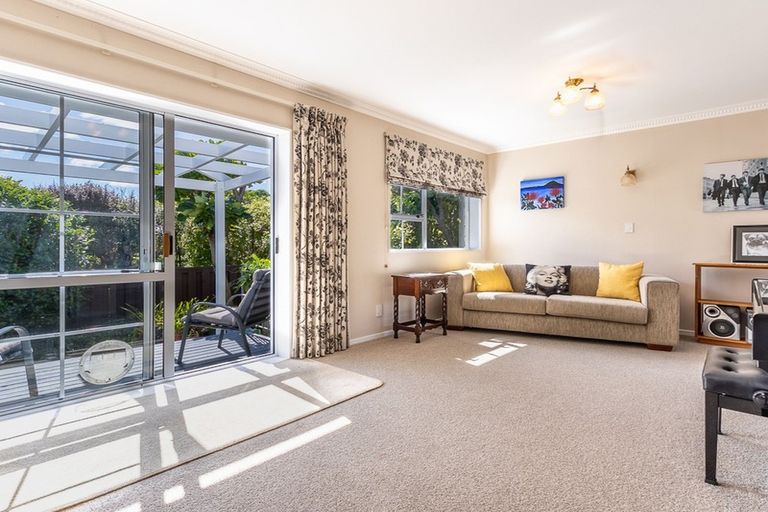 Photo of property in 10 Rosebank Grove, Waikanae, 5036