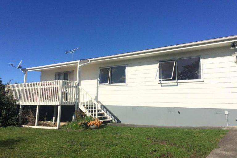 Photo of property in 8 Katrina Place, Massey, Auckland, 0614