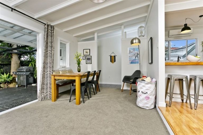 Photo of property in 2/98 Eversleigh Road, Belmont, Auckland, 0622