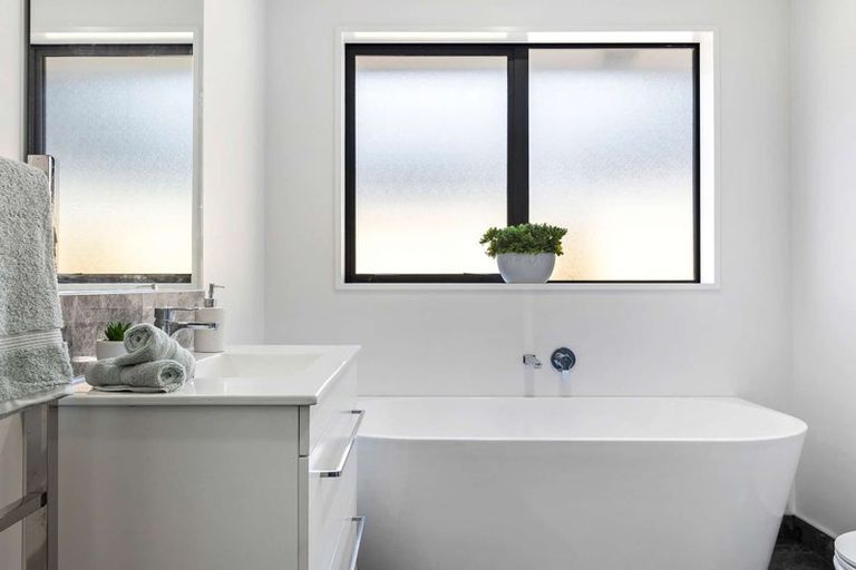 Photo of property in 27 Crossley Avenue, Woodend, 7610