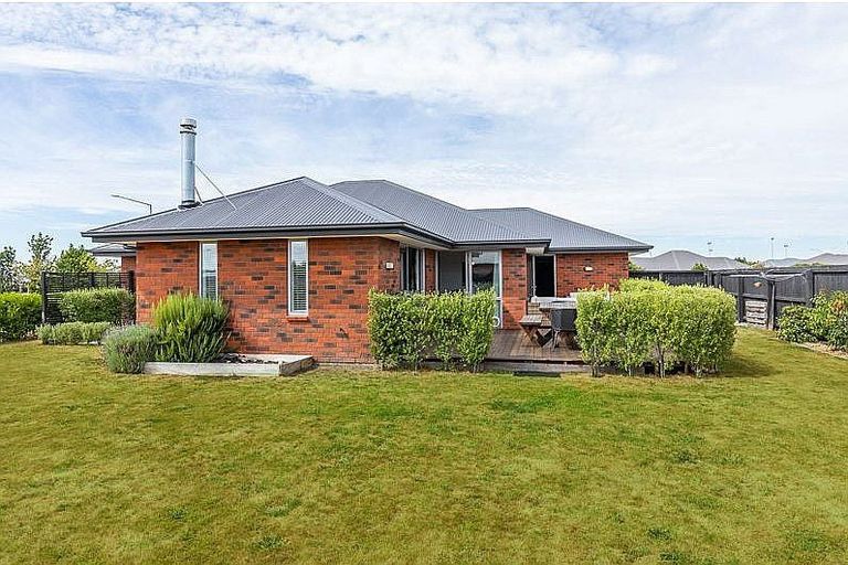 Photo of property in 6 Burnham School Road, Rolleston, 7614