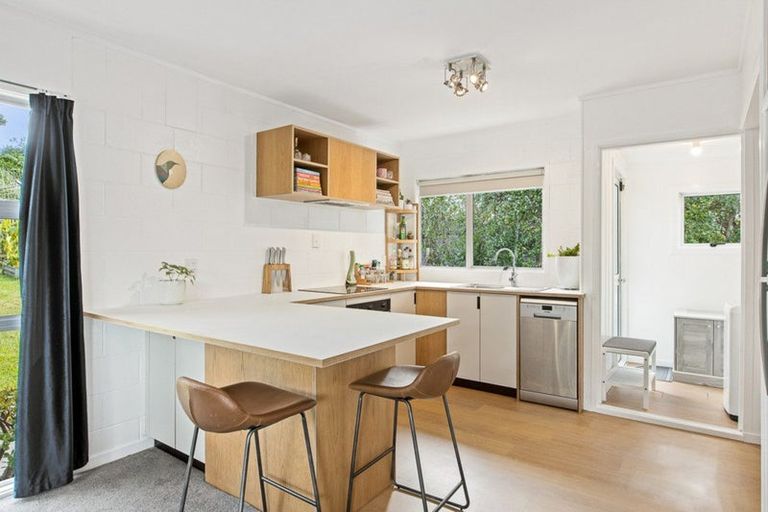 Photo of property in 1/15 Trojan Crescent, New Lynn, Auckland, 0600