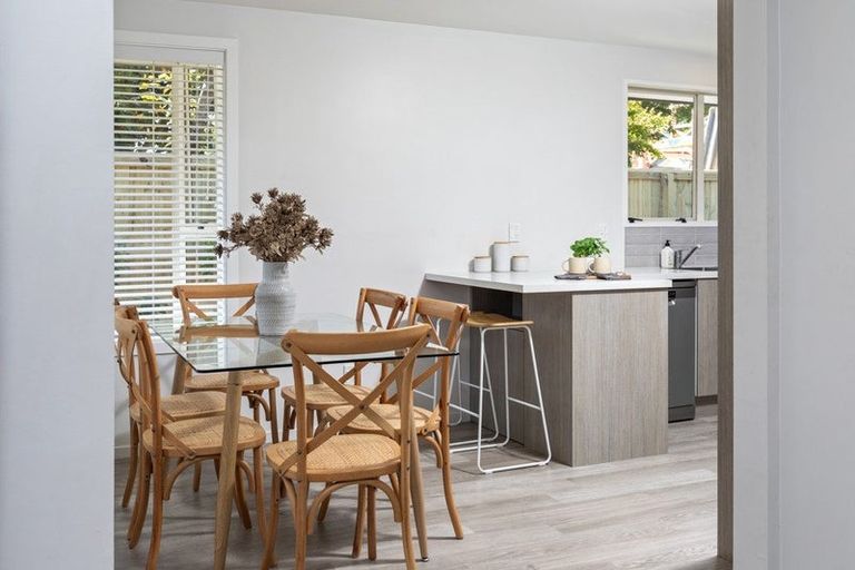 Photo of property in 2/111 Paparoa Street, Papanui, Christchurch, 8053