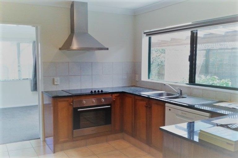 Photo of property in 15 Newry Close, East Tamaki Heights, Auckland, 2016