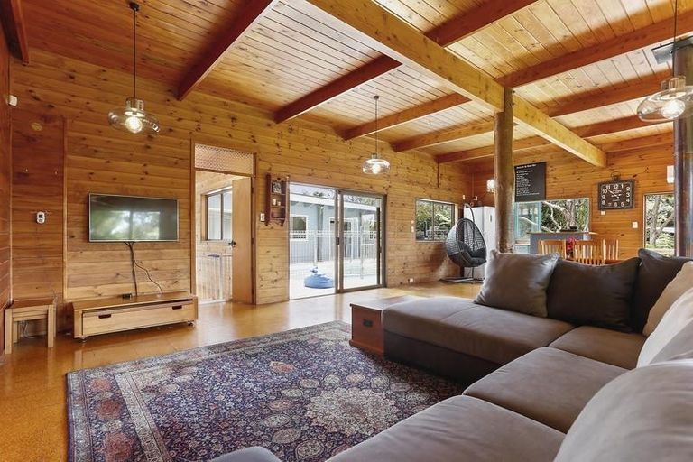 Photo of property in 114 Mountain Road, Henderson Valley, Auckland, 0612