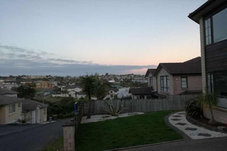 Photo of property in 8 Ilam Lane, Fairview Heights, Auckland, 0632