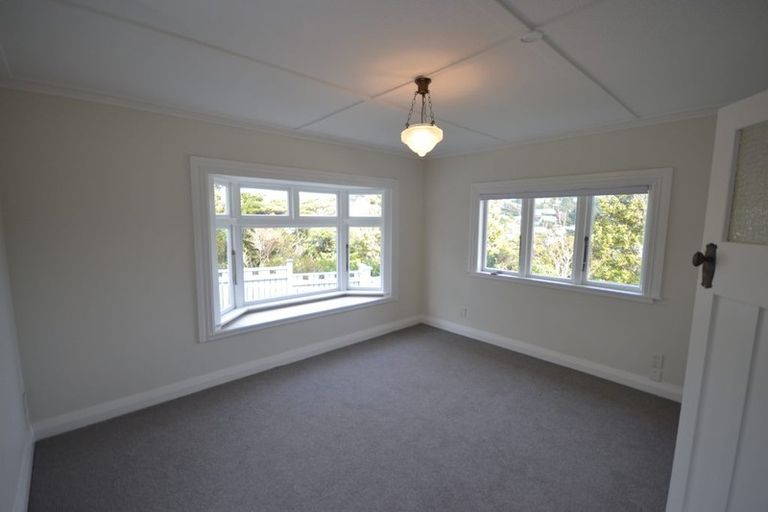 Photo of property in 43 Trelissick Crescent, Ngaio, Wellington, 6035