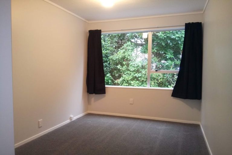 Photo of property in 5a Robert Street, Newlands, Wellington, 6037