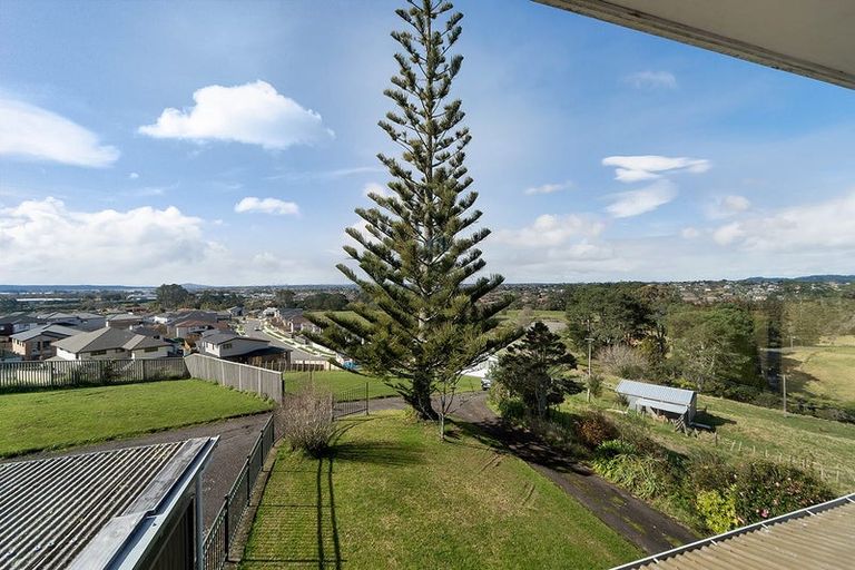 Photo of property in 16 Babich Road, Henderson Valley, Auckland, 0614