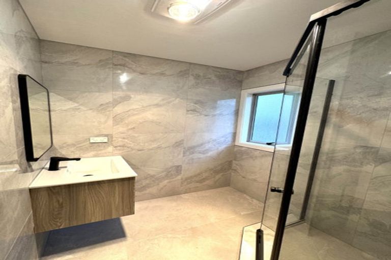 Photo of property in 48 Lauderdale Road, Birkdale, Auckland, 0626