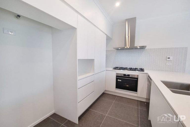 Photo of property in 5 Jagoda Road, Westgate, Auckland, 0614