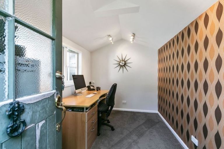 Photo of property in 8a Puriri Street, Eastbourne, Lower Hutt, 5013