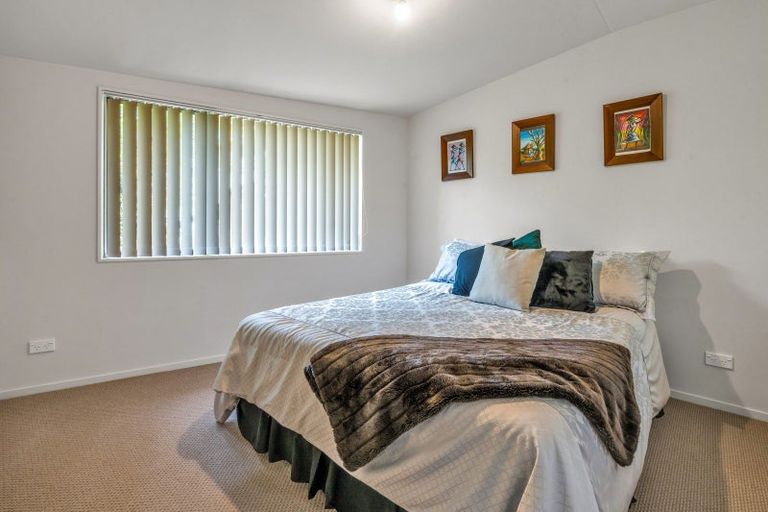 Photo of property in 47 Pohutukawa Avenue, Shelly Park, Auckland, 2014