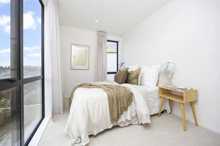 Photo of property in 37f Corunna Road, Milford, Auckland, 0620