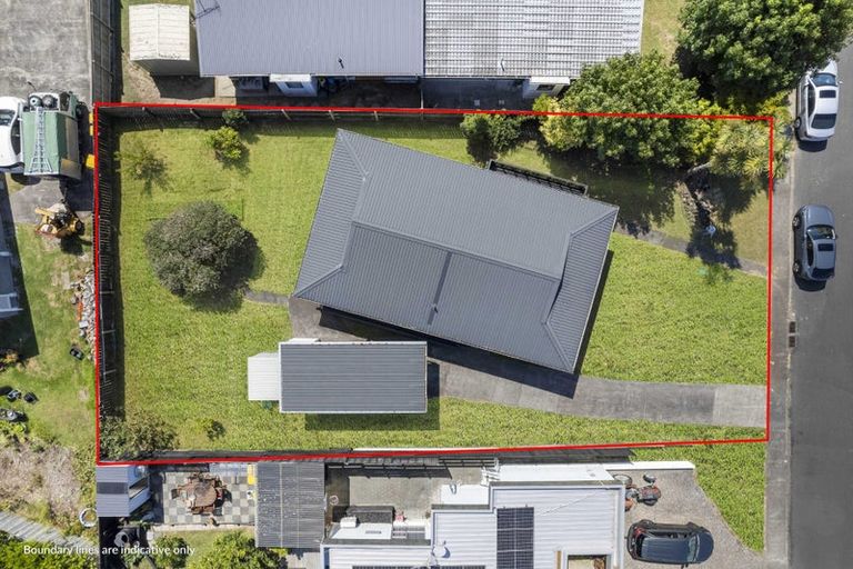 Photo of property in 6 Mannering Place, Hillcrest, Auckland, 0627