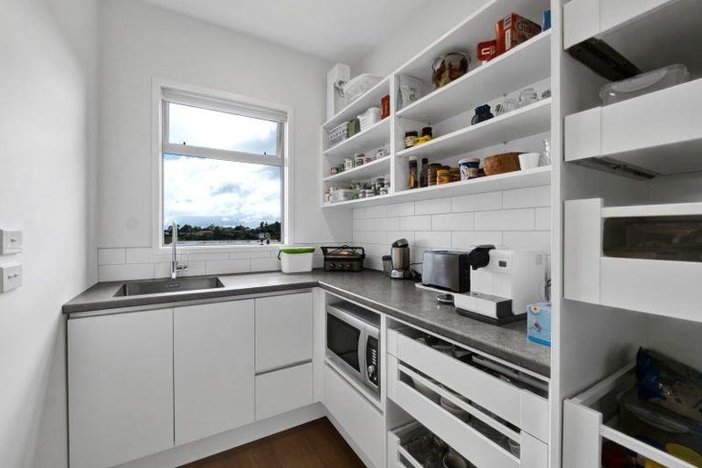 Photo of property in 25 Aderman Place, Hurworth, New Plymouth, 4310