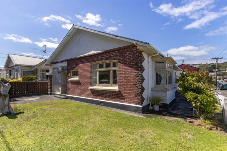 Photo of property in 41 Derwent Street, Island Bay, Wellington, 6023