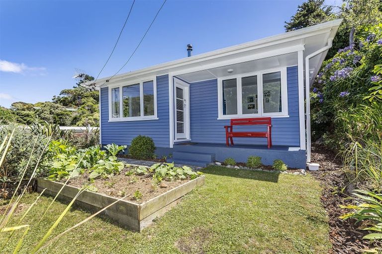 Photo of property in 65 Airlie Road, Plimmerton, Porirua, 5026