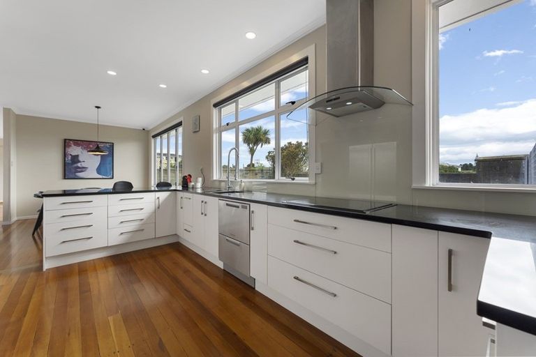 Photo of property in 2 Kapiti Terrace, Castlecliff, Whanganui, 4501