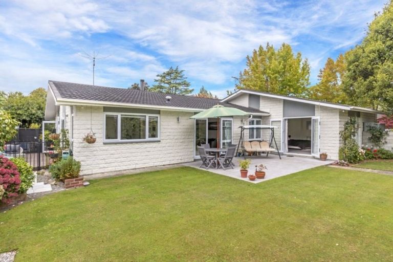 Photo of property in 11 Hanover Place, Ilam, Christchurch, 8041