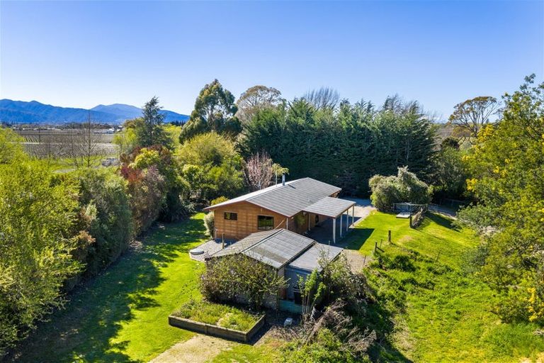 Photo of property in 80 Hawkesbury Road, Hawkesbury, Blenheim, 7272