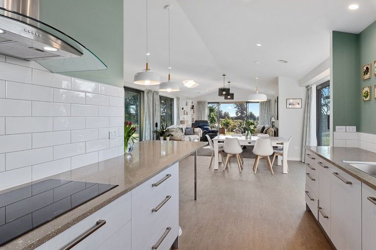 Photo of property in 48 Ferndale Drive, Waikanae, 5036