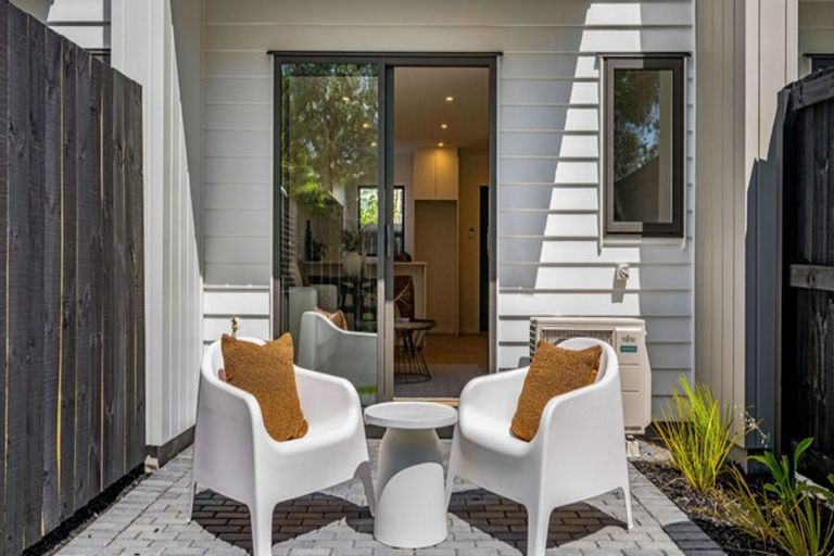 Photo of property in 5/721 Te Atatu Road, Te Atatu Peninsula, Auckland, 0610