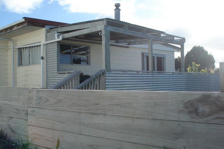 Photo of property in 8 Shakespear Road, Army Bay, Whangaparaoa, 0930