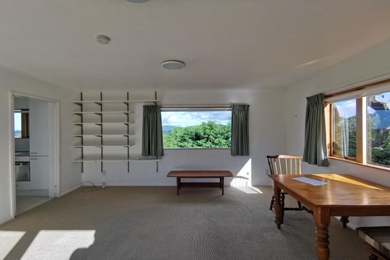 Photo of property in 92 Nicholson Road, Khandallah, Wellington, 6035