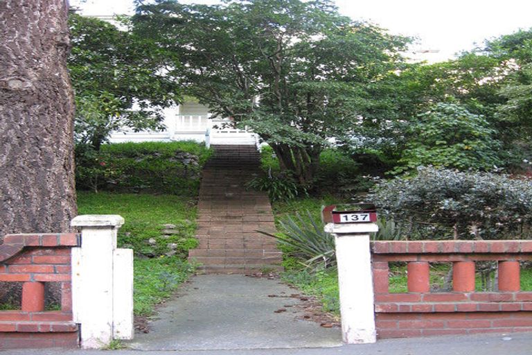 Photo of property in 137 Glenmore Street, Kelburn, Wellington, 6012