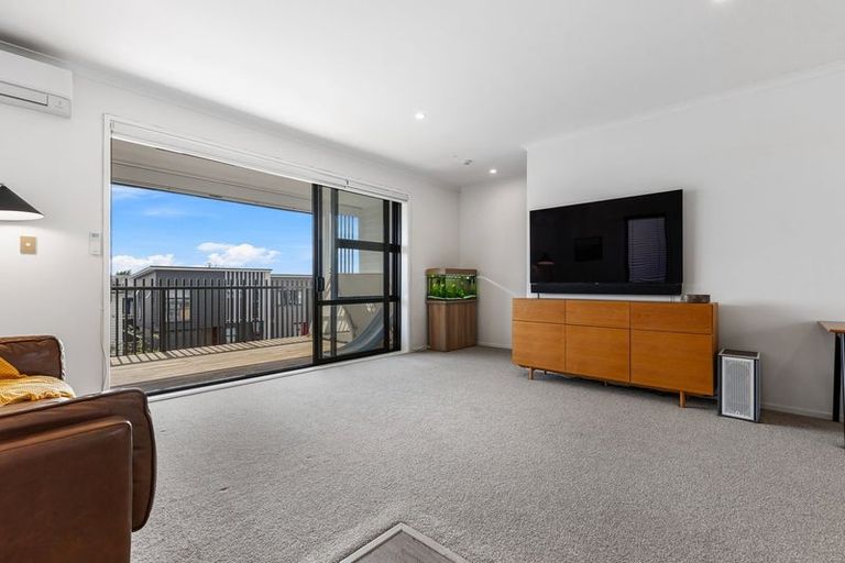 Photo of property in 16 Raranga Lane, Hobsonville, Auckland, 0616