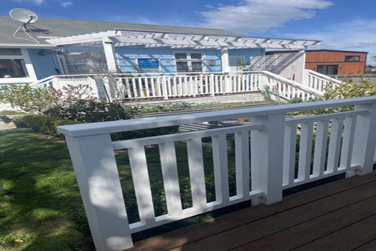 Photo of property in 8 Effingham Street, North New Brighton, Christchurch, 8083