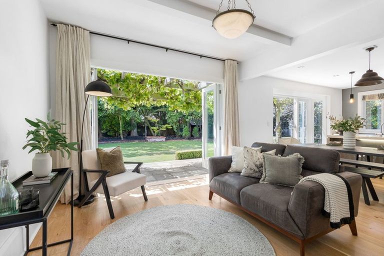 Photo of property in 166 Fendalton Road, Fendalton, Christchurch, 8052