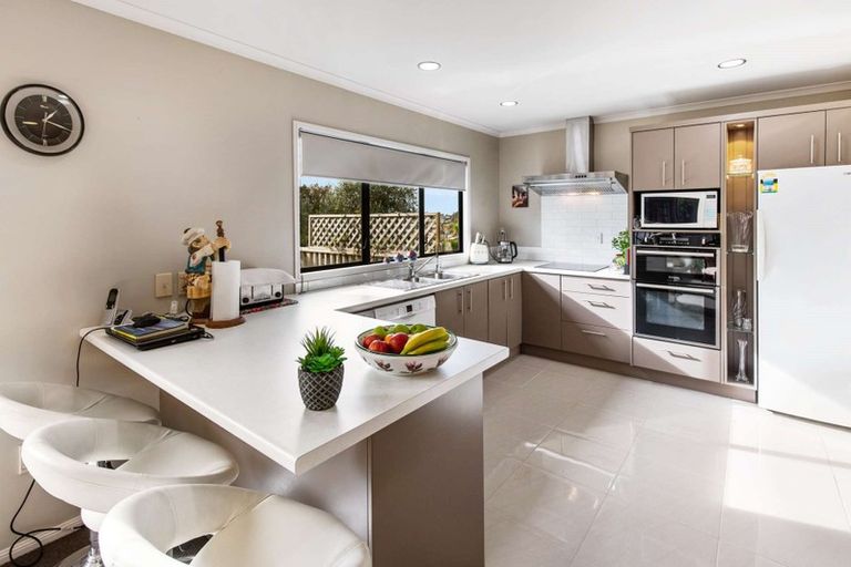 Photo of property in 21b Poplar Grove, Whalers Gate, New Plymouth, 4310