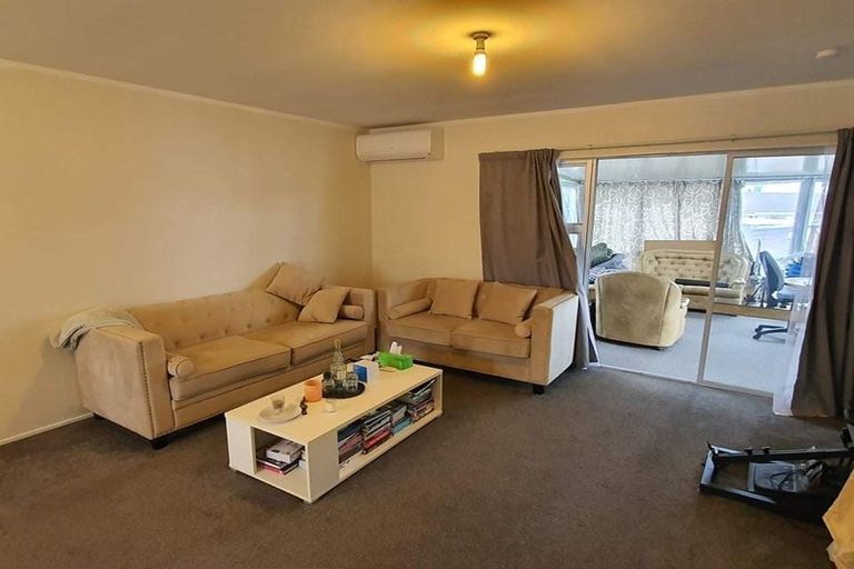 Photo of property in 2/10 Trounson Avenue, Clendon Park, Auckland, 2103