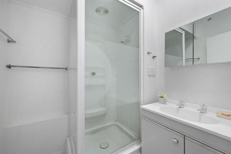 Photo of property in Rona House, 33 Rimu Street, Eastbourne, Lower Hutt, 5013