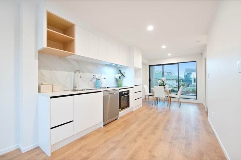 Photo of property in 4/11 Hereford Street, Te Atatu Peninsula, Auckland, 0610