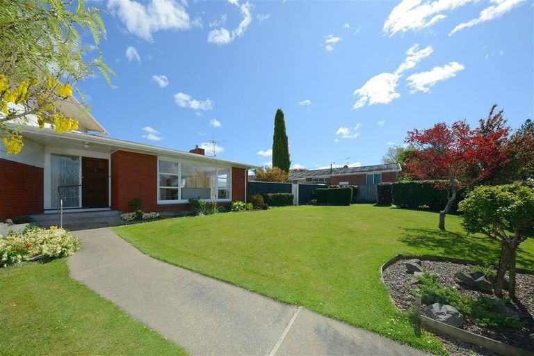 Photo of property in 25 Oakfield Street, Burnside, Christchurch, 8053