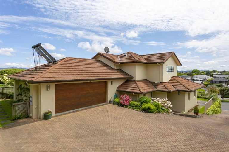 Photo of property in 24 Botanical Heights Drive, Waipahihi, Taupo, 3330