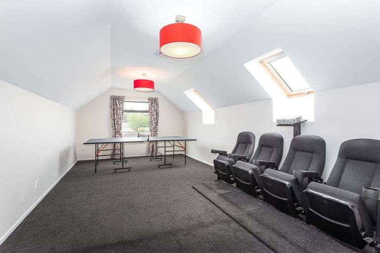 Photo of property in 8 Goodall Place, Redwood, Christchurch, 8051