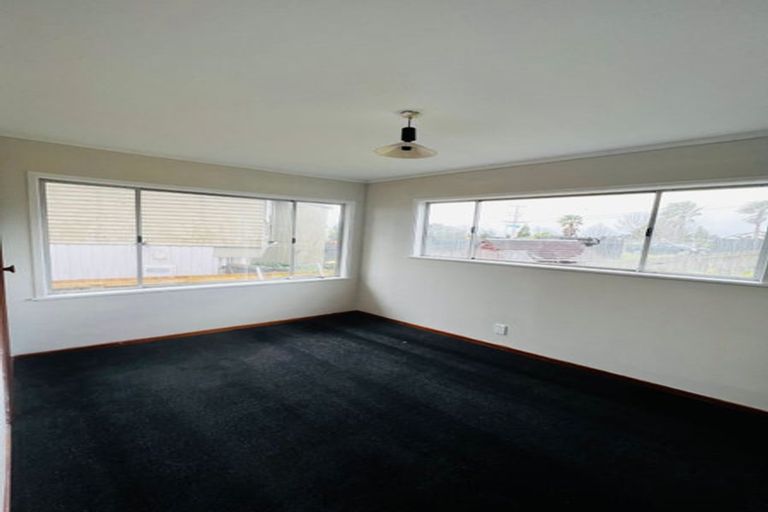 Photo of property in 26 Royal Road, Massey, Auckland, 0614