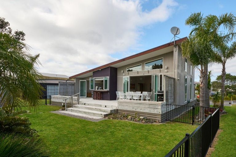 Photo of property in 156 Sands Crescent, Matarangi, Whitianga, 3592