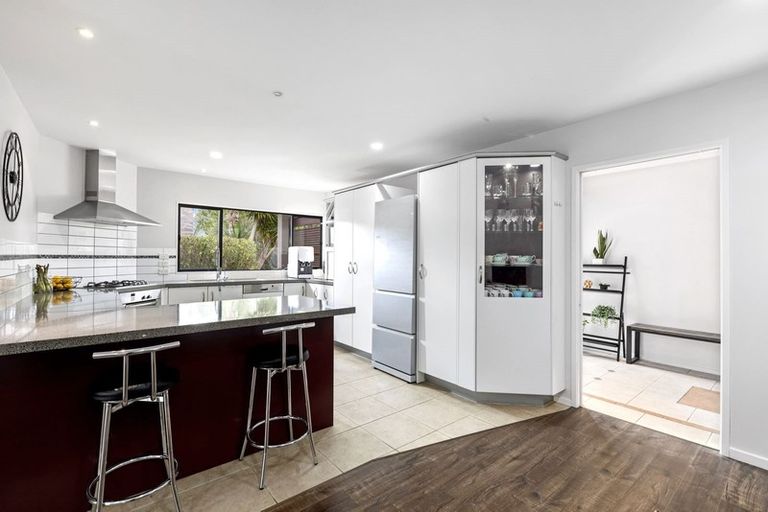 Photo of property in 21 Scarlet Oak Drive, Schnapper Rock, Auckland, 0632