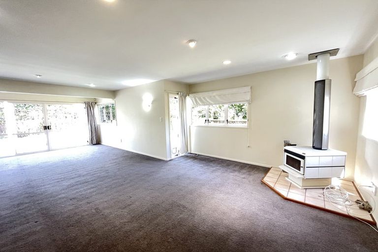 Photo of property in 2/21 Calypso Place, Rothesay Bay, Auckland, 0630