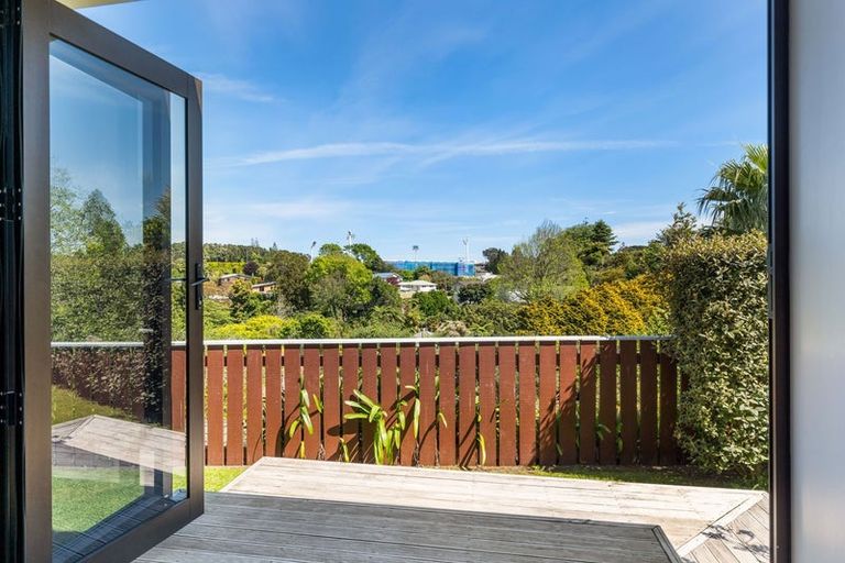 Photo of property in 3 Ruskin Place, Westown, New Plymouth, 4310