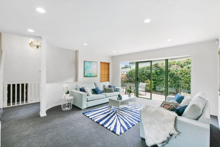 Photo of property in 2/6 Pat O'connor Place, Manurewa, Auckland, 2105