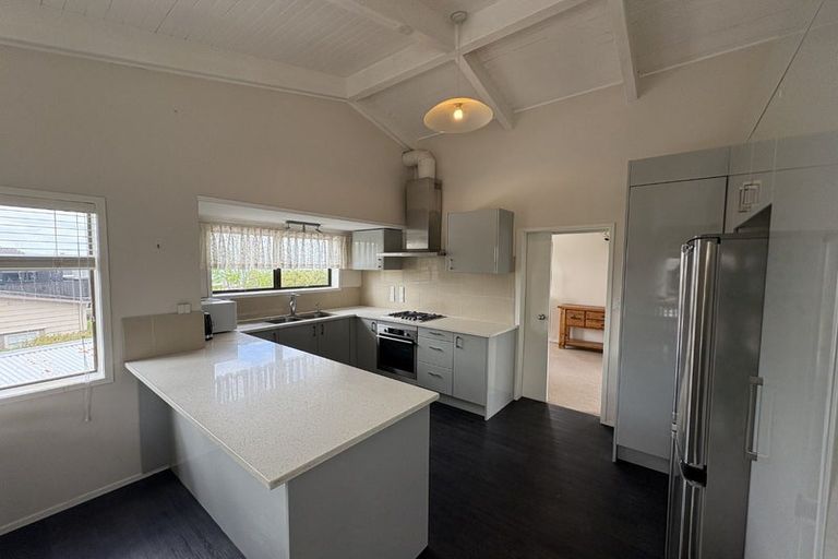 Photo of property in 2/851 Beach Road, Waiake, Auckland, 0630