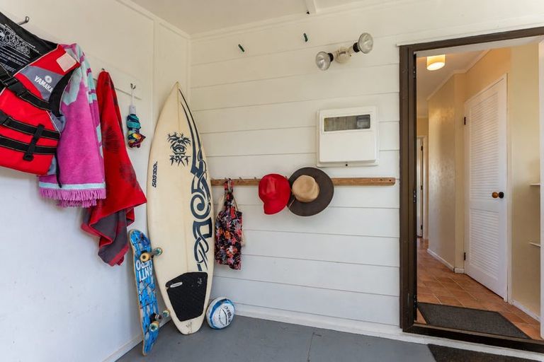 Photo of property in 25 Tobys Way, Waikanae Beach, Waikanae, 5036