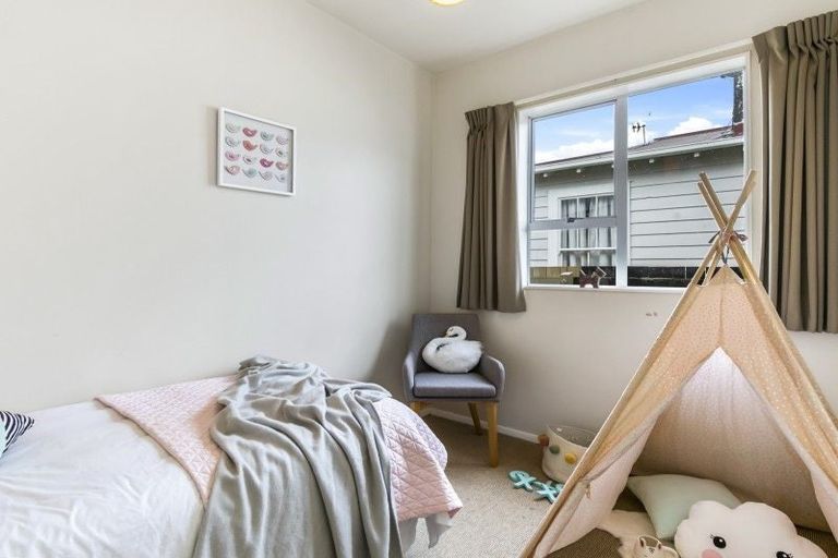 Photo of property in 11 Baldwin Street, Moera, Lower Hutt, 5010