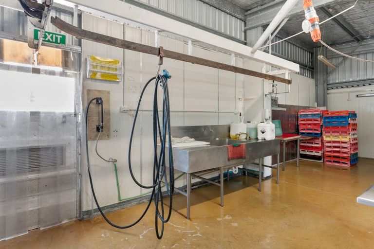 Photo of property in 1043 Whananaki Road North, Opuawhanga, Hikurangi, 0181